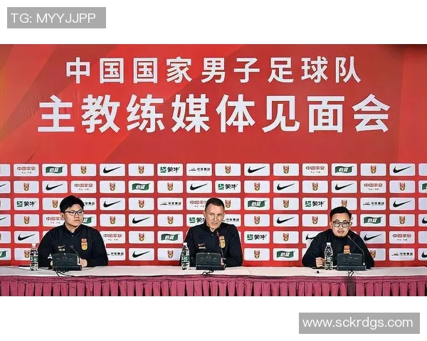 足球巨星专注个人训练全方位提升技术体能与竞技状态解析