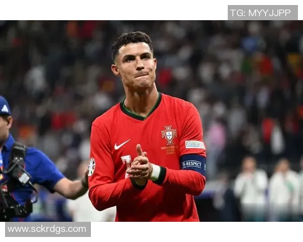 全球中锋足球巨星排名揭晓 技术与实力并重的顶级球员分析 全球中锋足球巨星排名揭晓 技术与实力并重的顶级球员分析