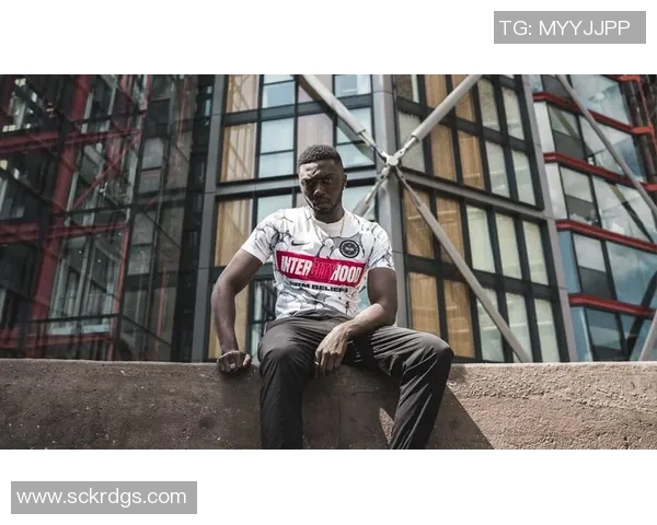 可外穿足球衣的球星有哪些风采他们如何将球场文化带入时尚潮流 可外穿足球衣的球星有哪些风采他们如何将球场文化带入时尚潮流